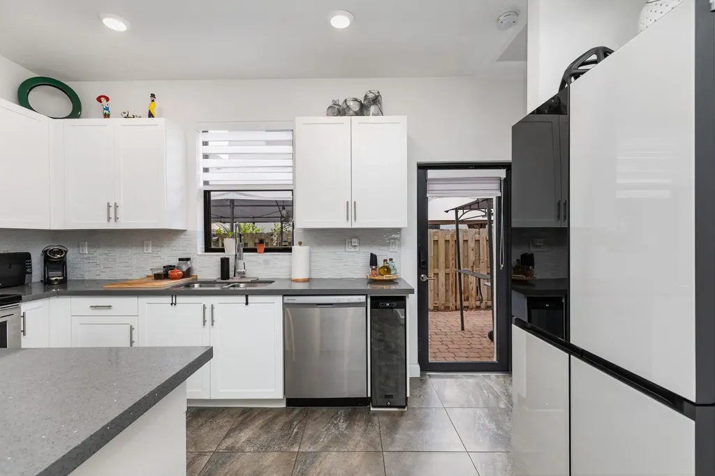 2820 SW 17th Avenue Fort Lauderdale FL 33315