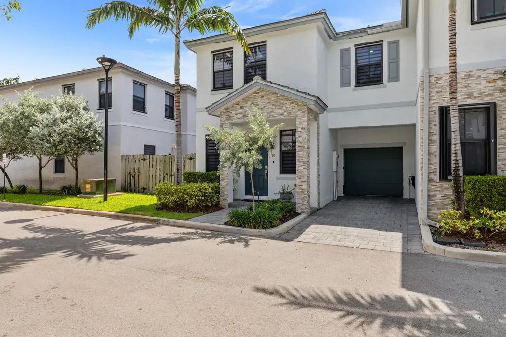 2820 SW 17th Avenue Fort Lauderdale FL 33315