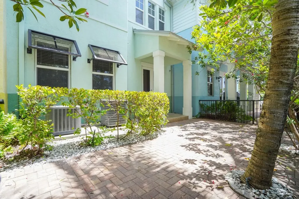 214 S Latitude Circle Delray Beach FL 33483