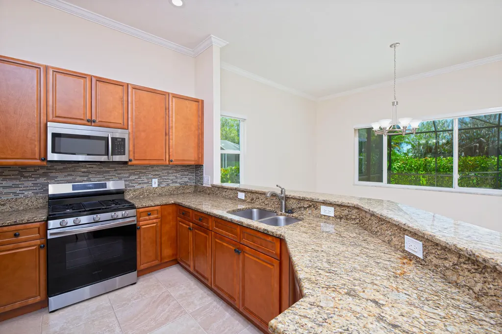 421 SW Crabapple Cove Port St Lucie FL 34986