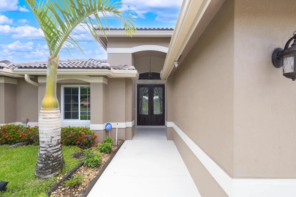 421 SW Crabapple Cove Port St Lucie FL 34986