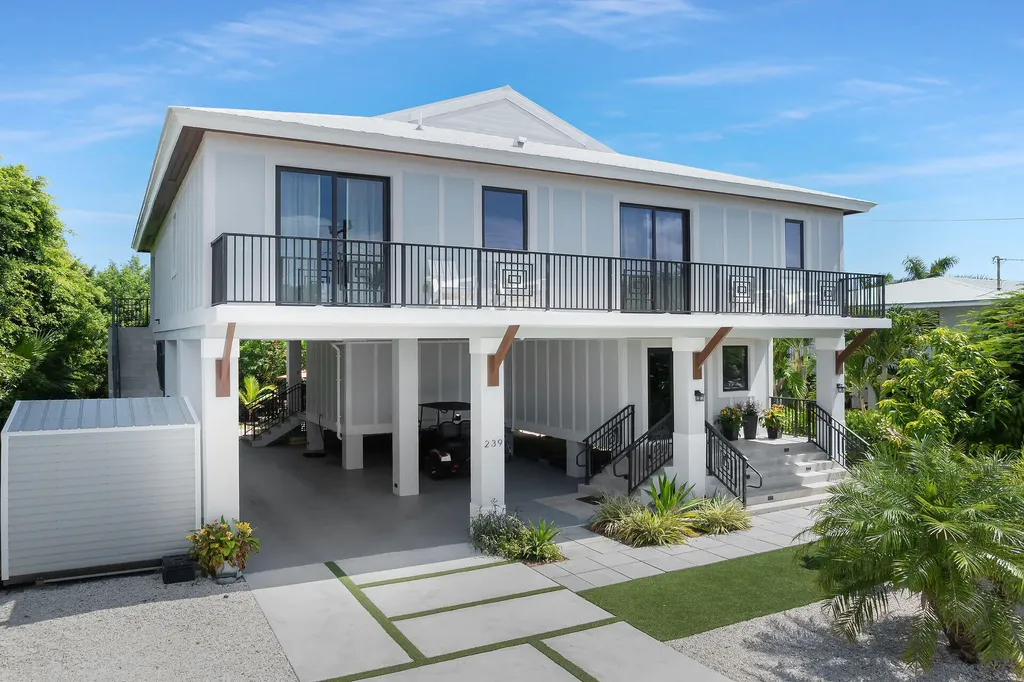 239 W Seaview Drive Duck Key FL 33050
