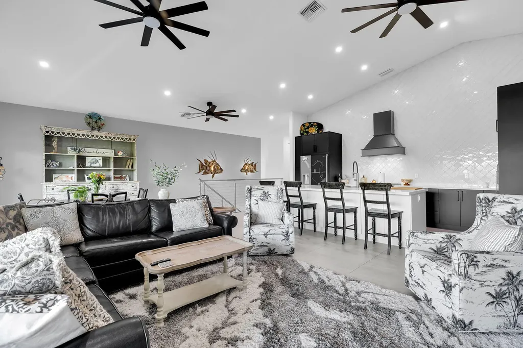 239 W Seaview Drive Duck Key FL 33050