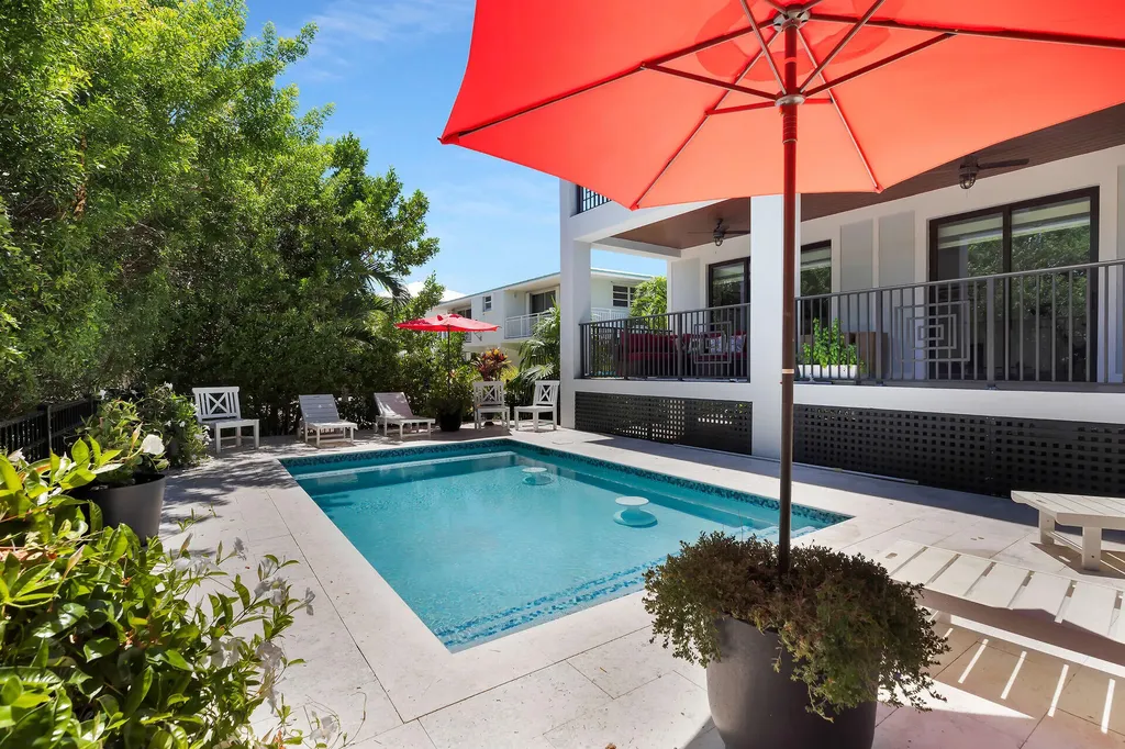 239 W Seaview Drive Duck Key FL 33050