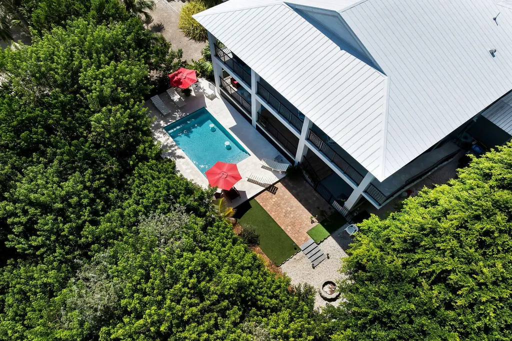 239 W Seaview Drive Duck Key FL 33050