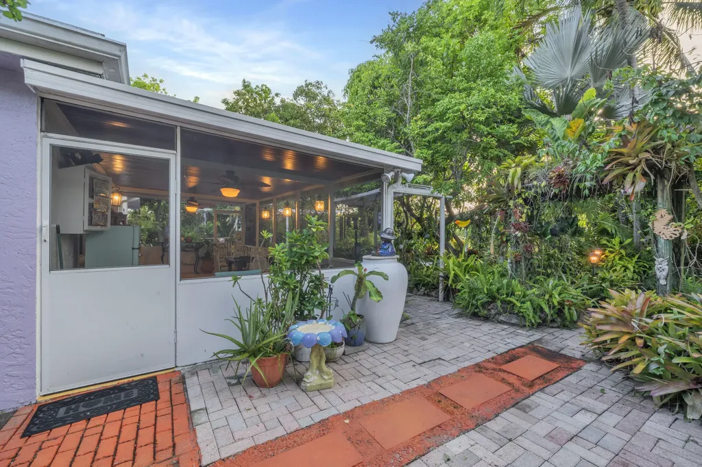 1900 SW 87th Avenue North Lauderdale FL 33068