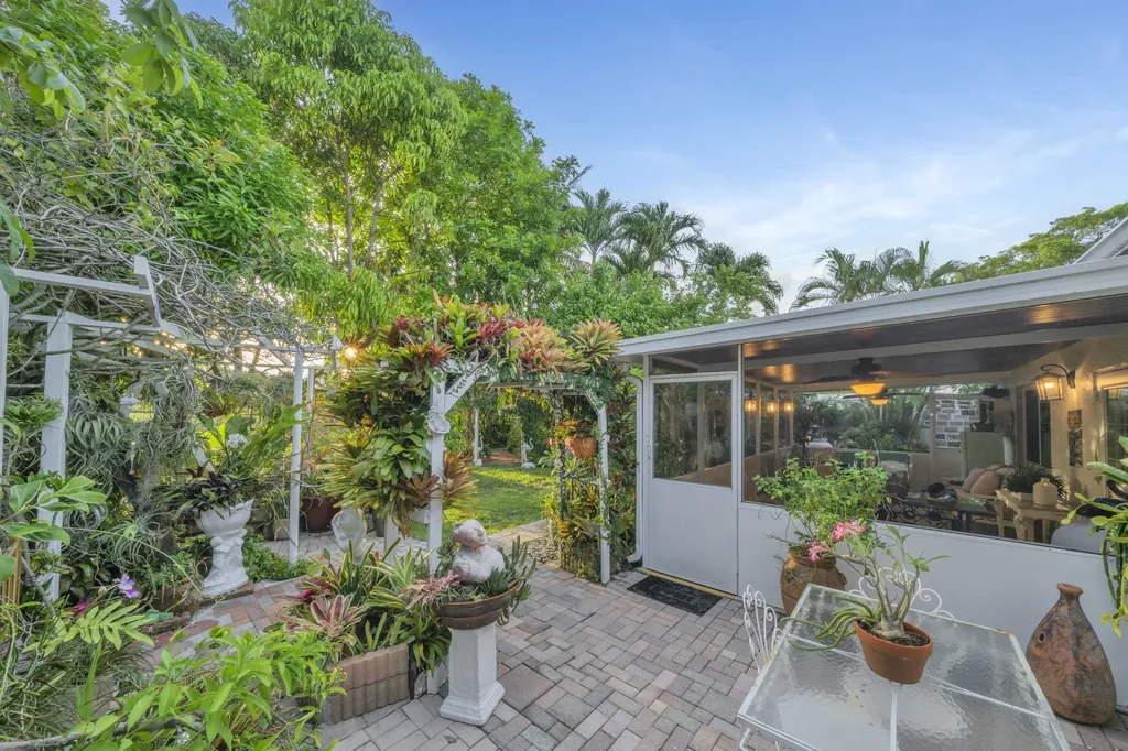 1900 SW 87th Avenue North Lauderdale FL 33068