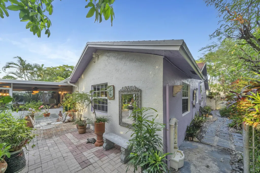 1900 SW 87th Avenue North Lauderdale FL 33068