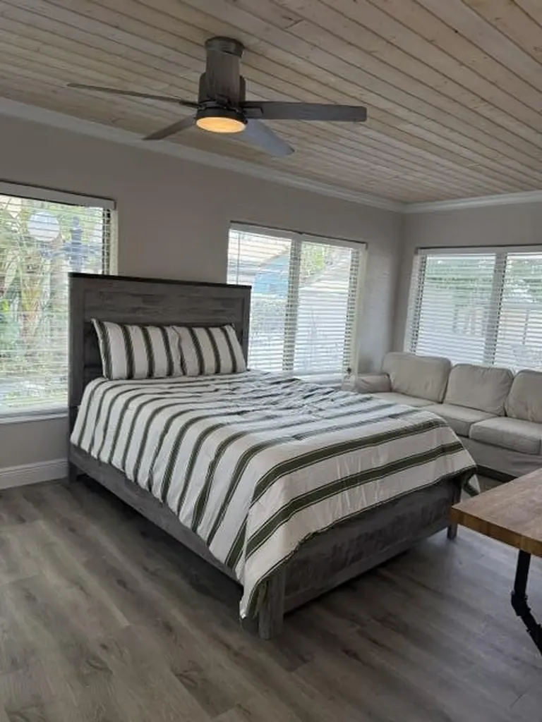 131 S Federal Highway Lake Worth Beach FL 33460