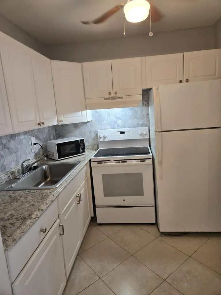 99 Salisbury E West Palm Beach FL 33417