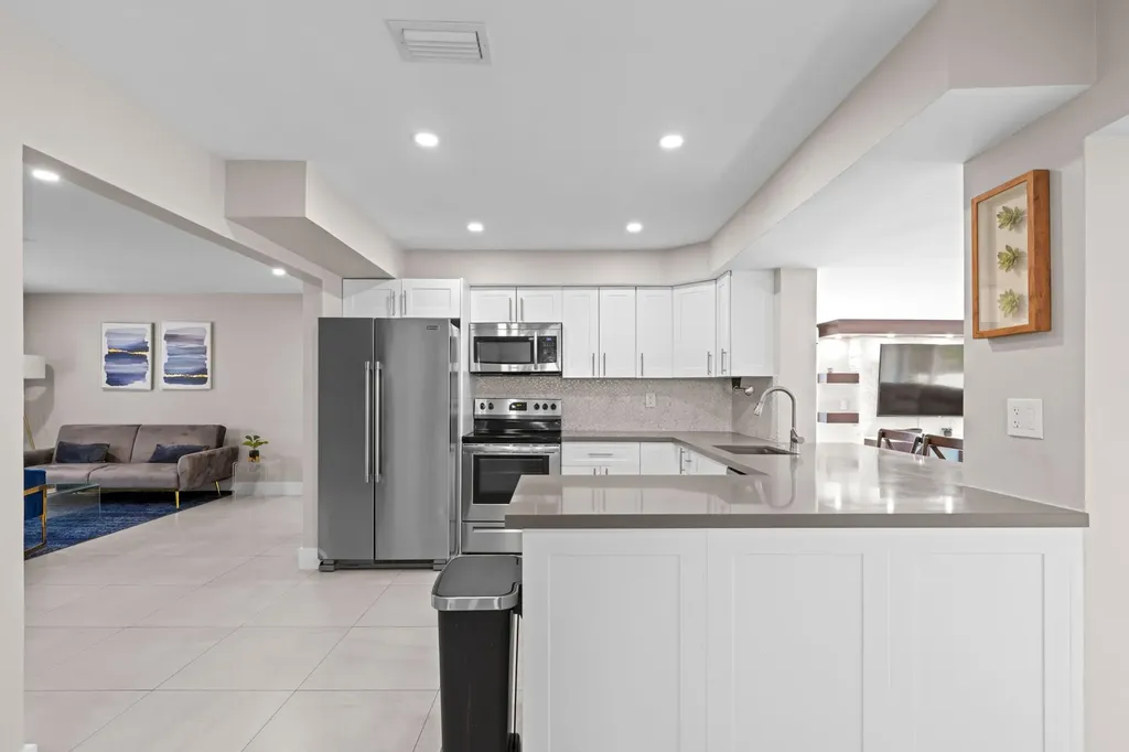 300 SE 8th Court Pompano Beach FL 33060