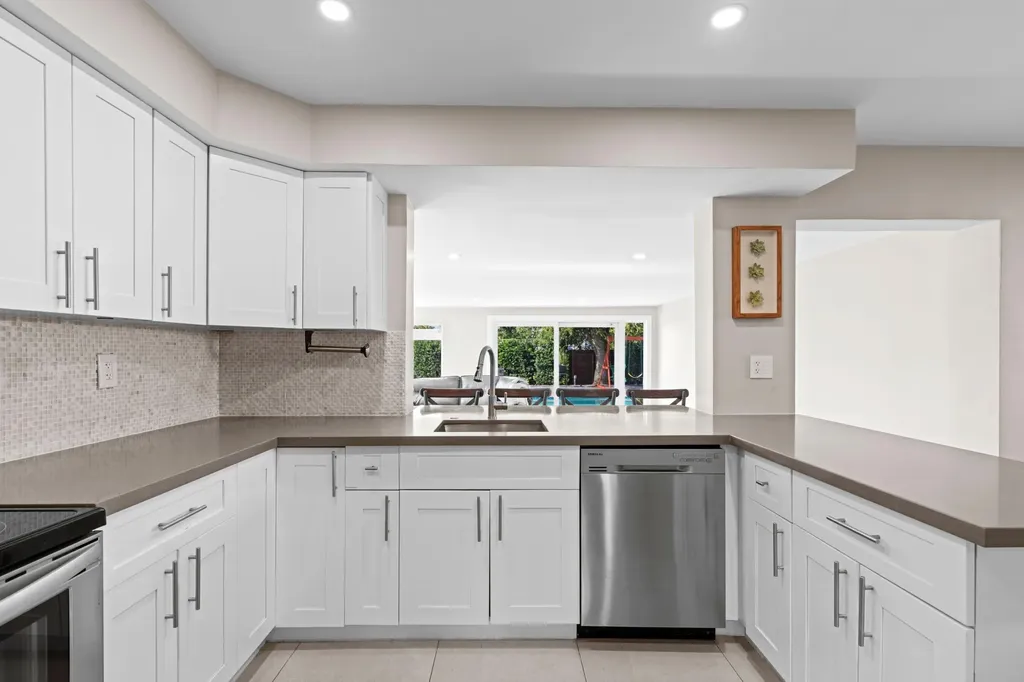300 SE 8th Court Pompano Beach FL 33060
