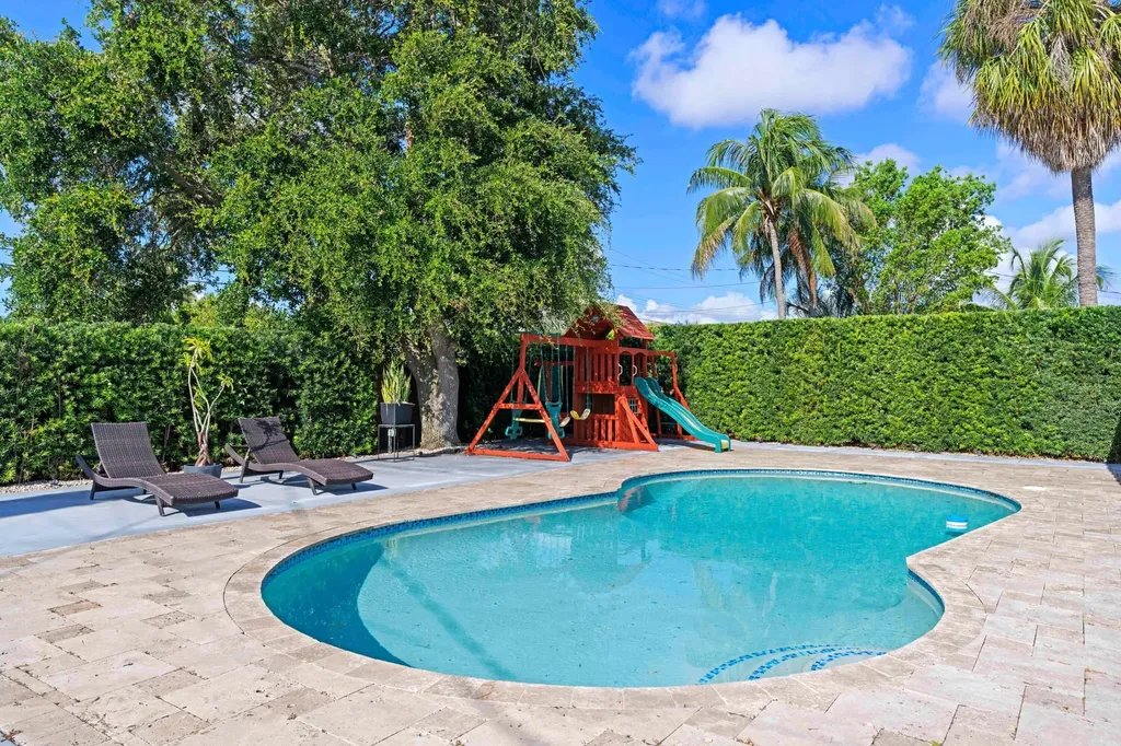 300 SE 8th Court Pompano Beach FL 33060