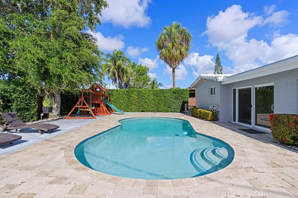 300 SE 8th Court Pompano Beach FL 33060