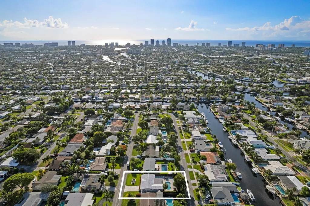 300 SE 8th Court Pompano Beach FL 33060