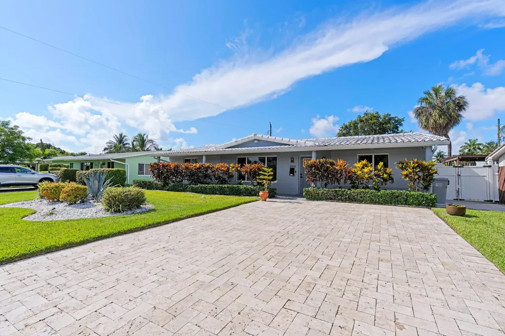 300 SE 8th Court Pompano Beach FL 33060