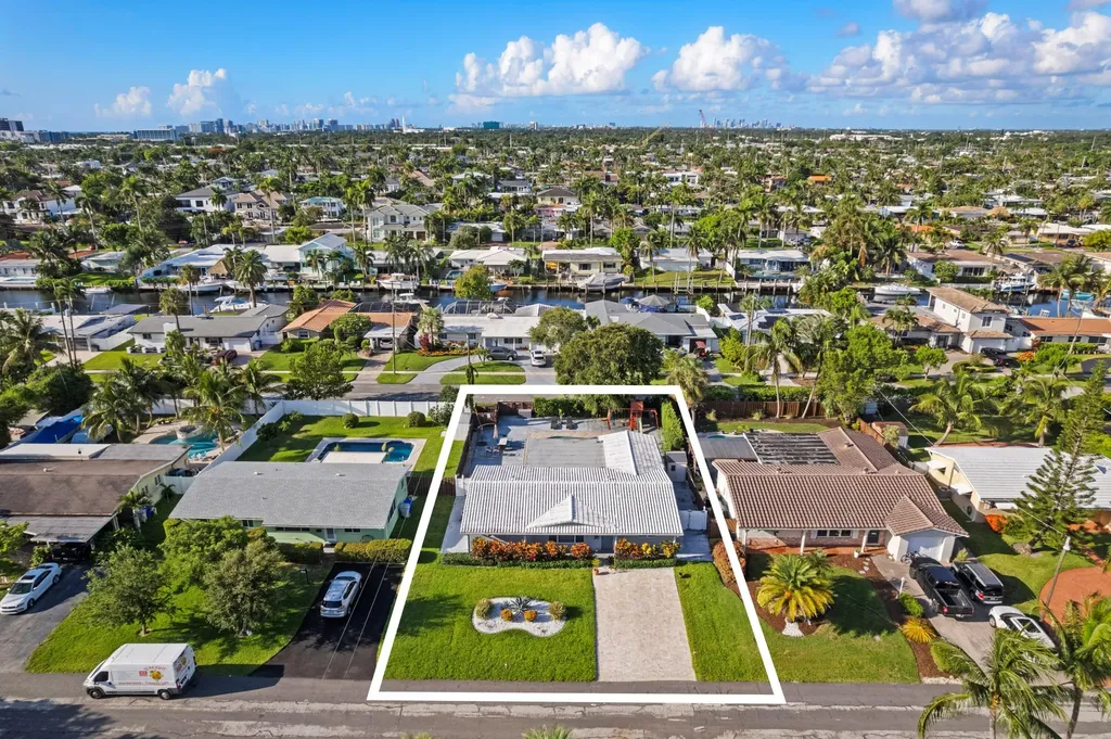 300 SE 8th Court Pompano Beach FL 33060