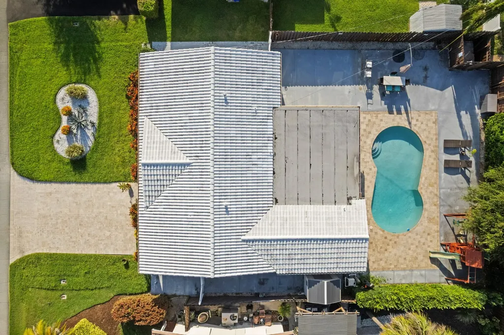 300 SE 8th Court Pompano Beach FL 33060