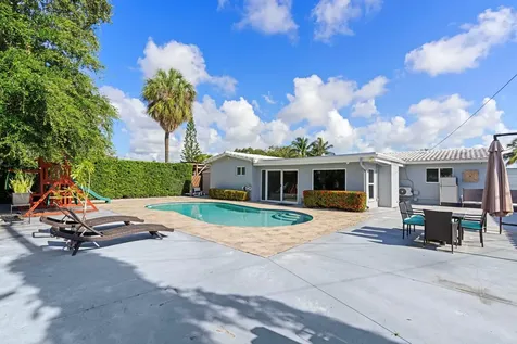 300 SE 8th Court Pompano Beach FL 33060