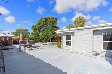 300 SE 8th Court Pompano Beach FL 33060