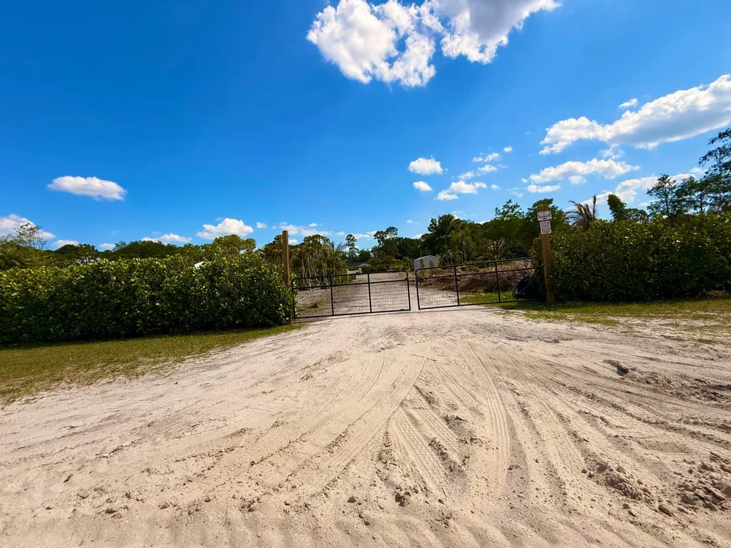 17455 49th Street N The Acreage FL 33470