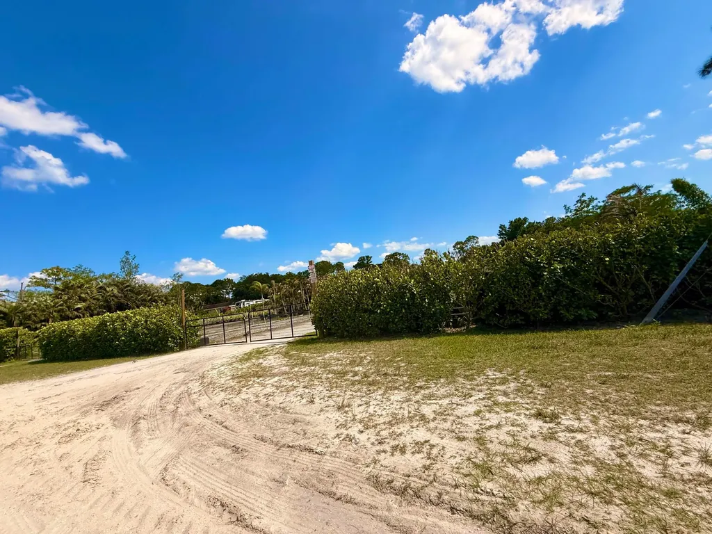 17455 49th Street N The Acreage FL 33470