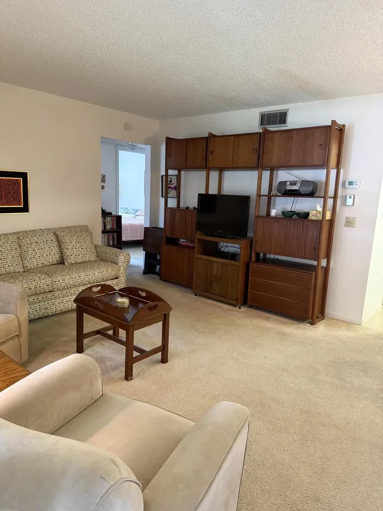 422 Pine Glen Lane Greenacres FL 33463