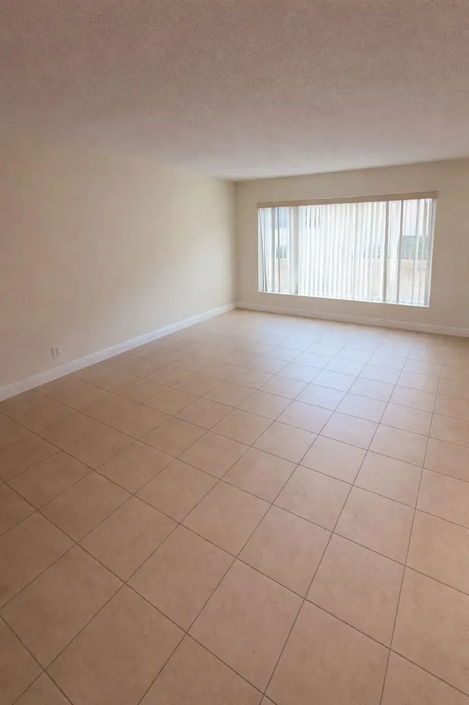 7910 Taft Street Pembroke Pines FL 33024