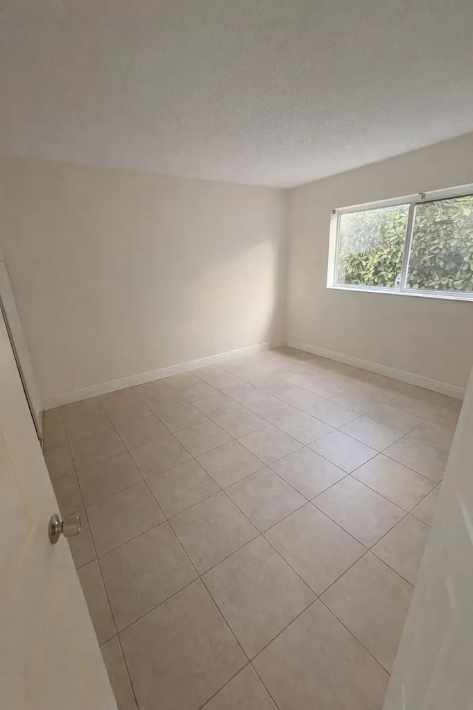 7910 Taft Street Pembroke Pines FL 33024