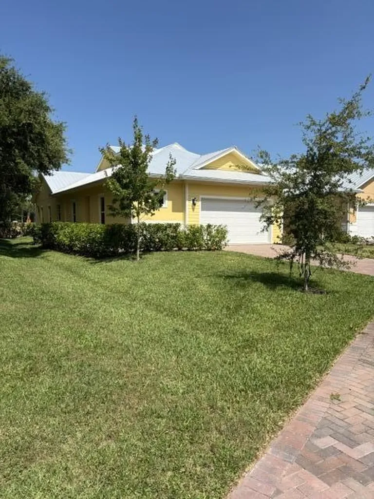 1805 Bridgepointe Circle Vero Beach FL 32967