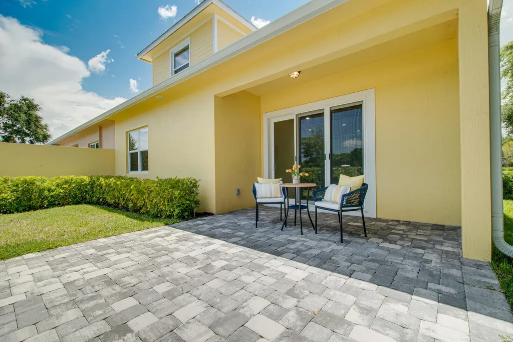 1805 Bridgepointe Circle Vero Beach FL 32967