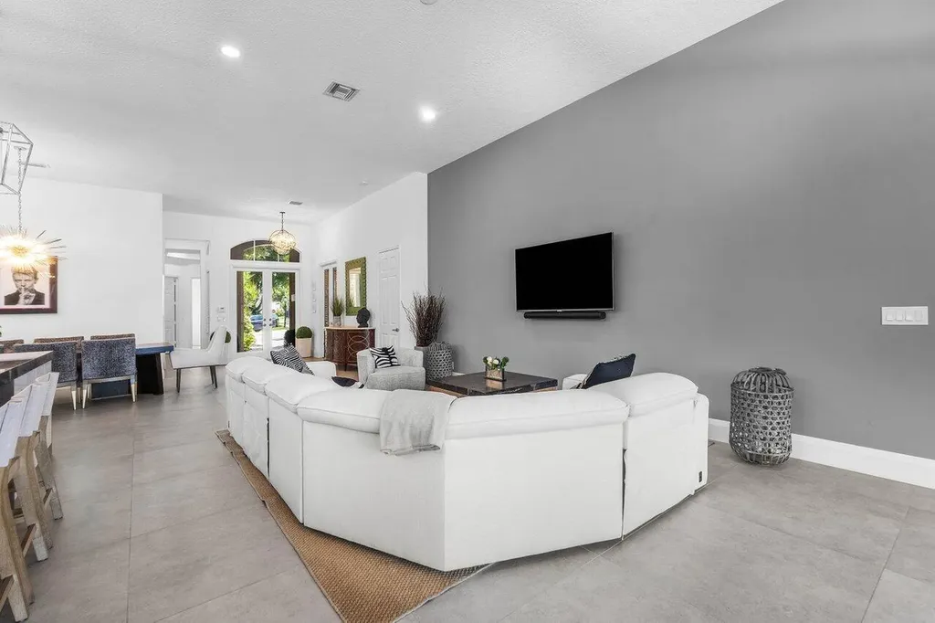 105 Island Cove Way Palm Beach Gardens FL 33418