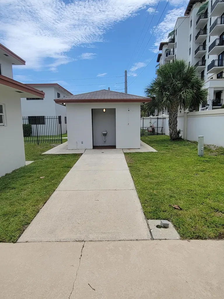 240 SW 7th Street Boca Raton FL 33432