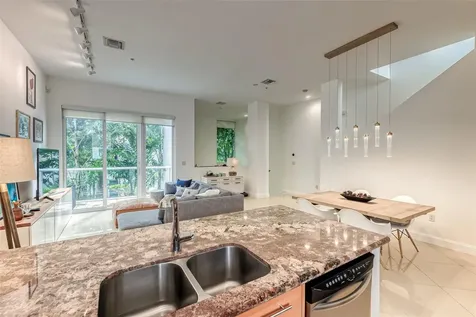 727 NE 4th Avenue Fort Lauderdale FL 33304