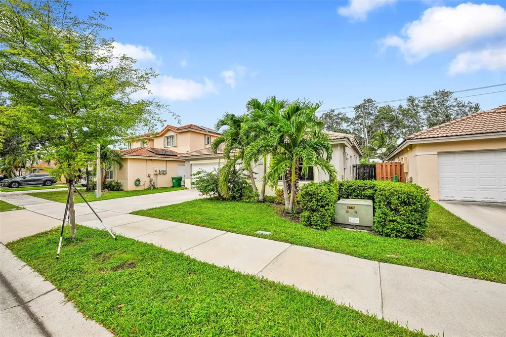 13761 N Garden Cove Circle Davie FL 33325