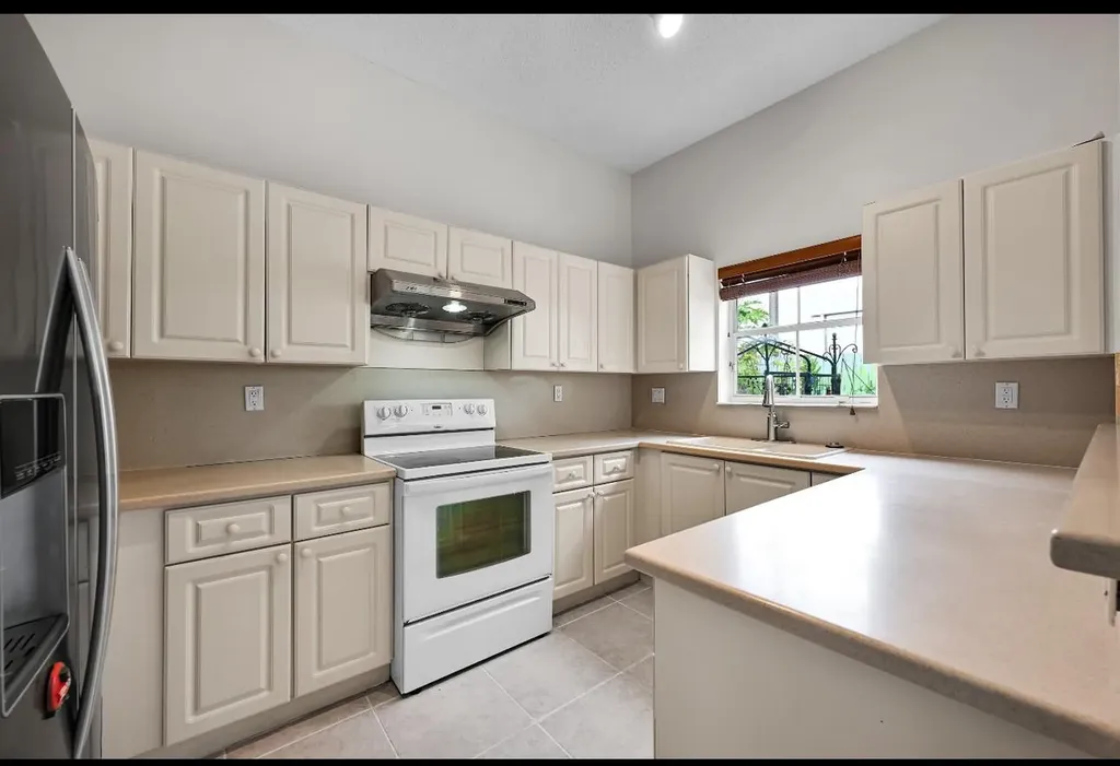 13761 N Garden Cove Circle Davie FL 33325