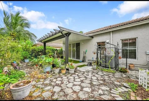 13761 N Garden Cove Circle Davie FL 33325