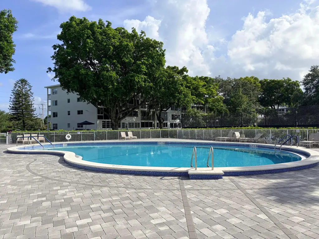 2090 Newport S Deerfield Beach FL 33442