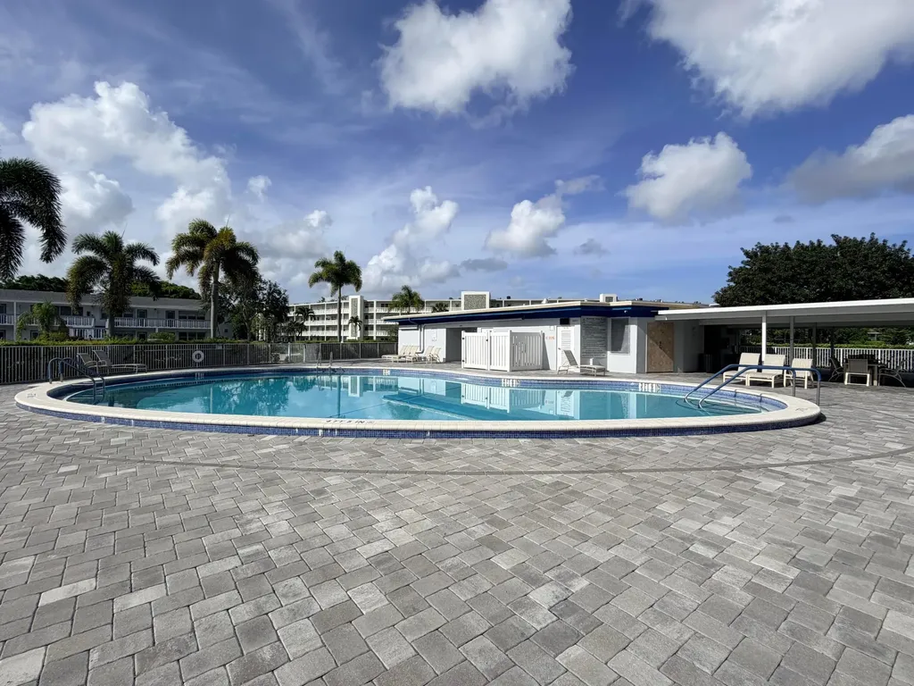2090 Newport S Deerfield Beach FL 33442