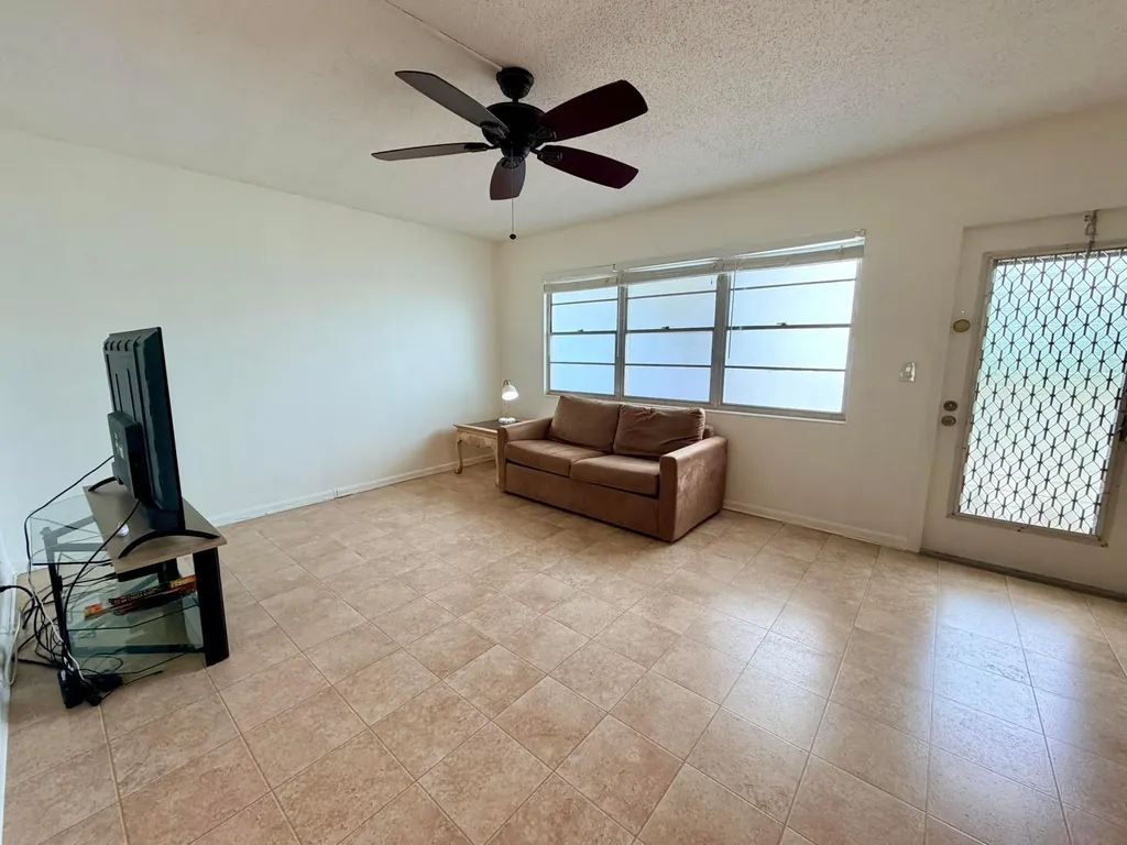 2090 Newport S Deerfield Beach FL 33442