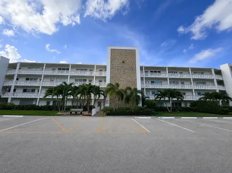 2090 Newport S Deerfield Beach FL 33442