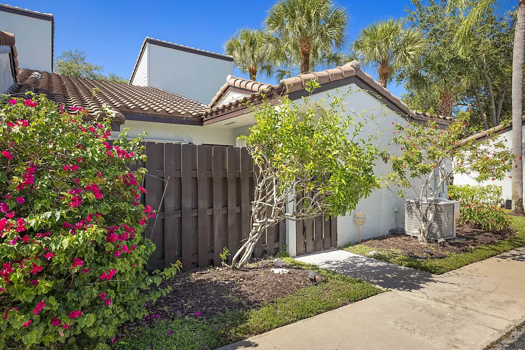 22354 Pineapple Walk Drive Boca Raton FL 33433