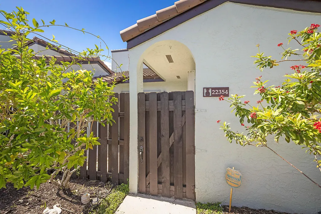 22354 Pineapple Walk Drive Boca Raton FL 33433