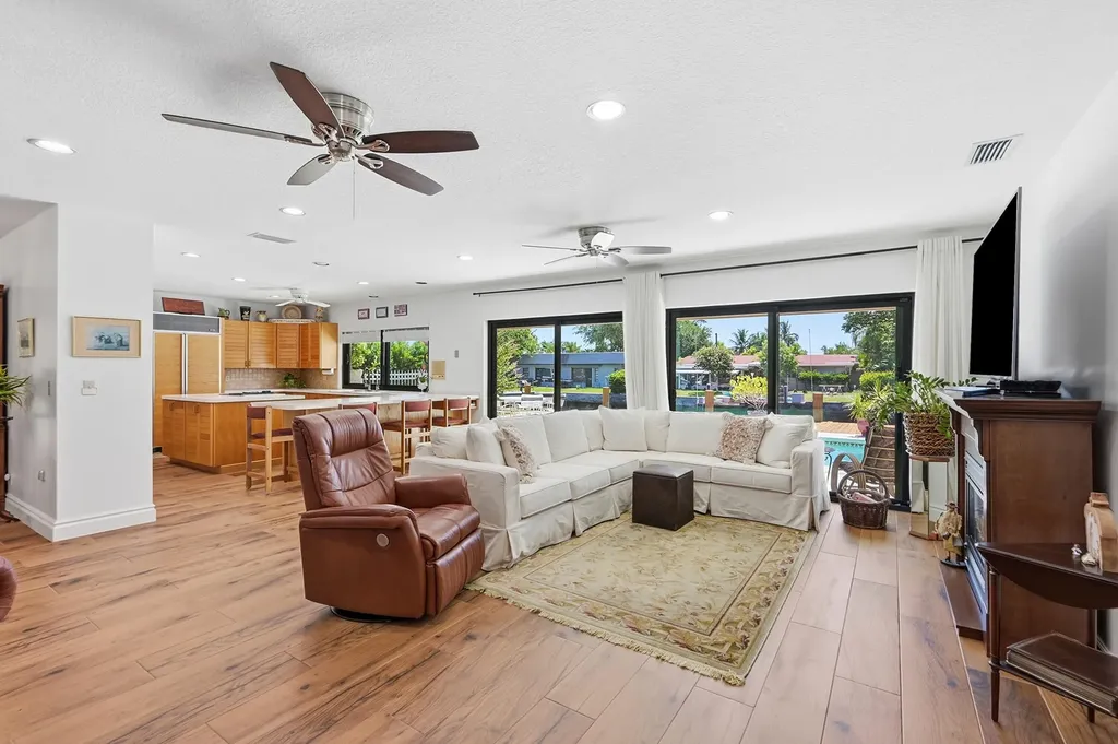 370 SE 13th Avenue Pompano Beach FL 33060