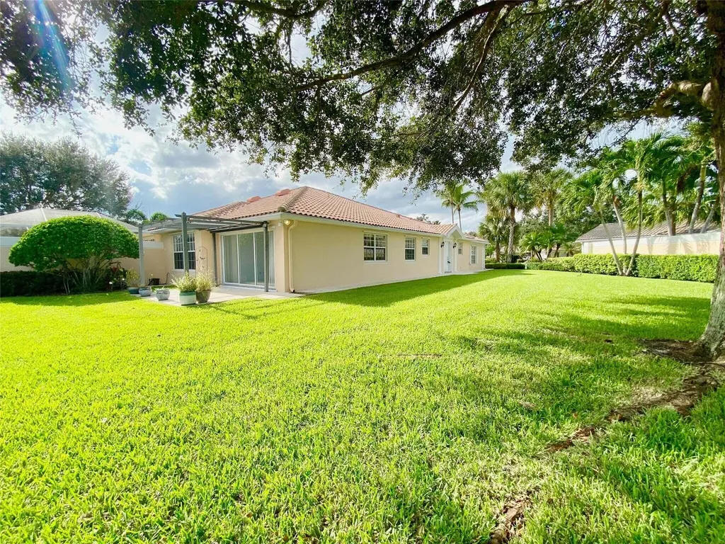 8270 Eleuthera Lane Wellington FL 33414