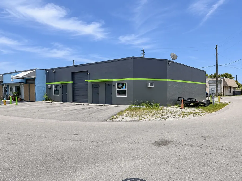 2360 NW 30th Court Oakland Park FL 33311
