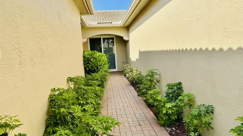 8601 Mangrove Cay West Palm Beach FL 33411