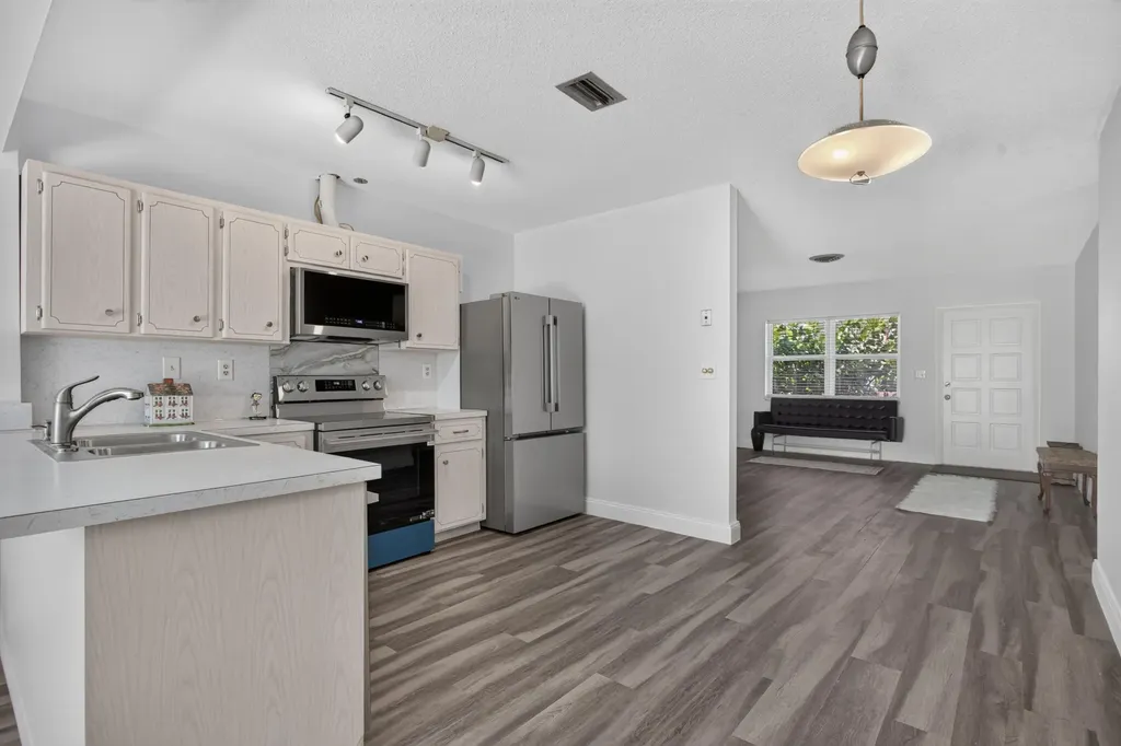 860-870 NE 23rd Avenue Pompano Beach FL 33062