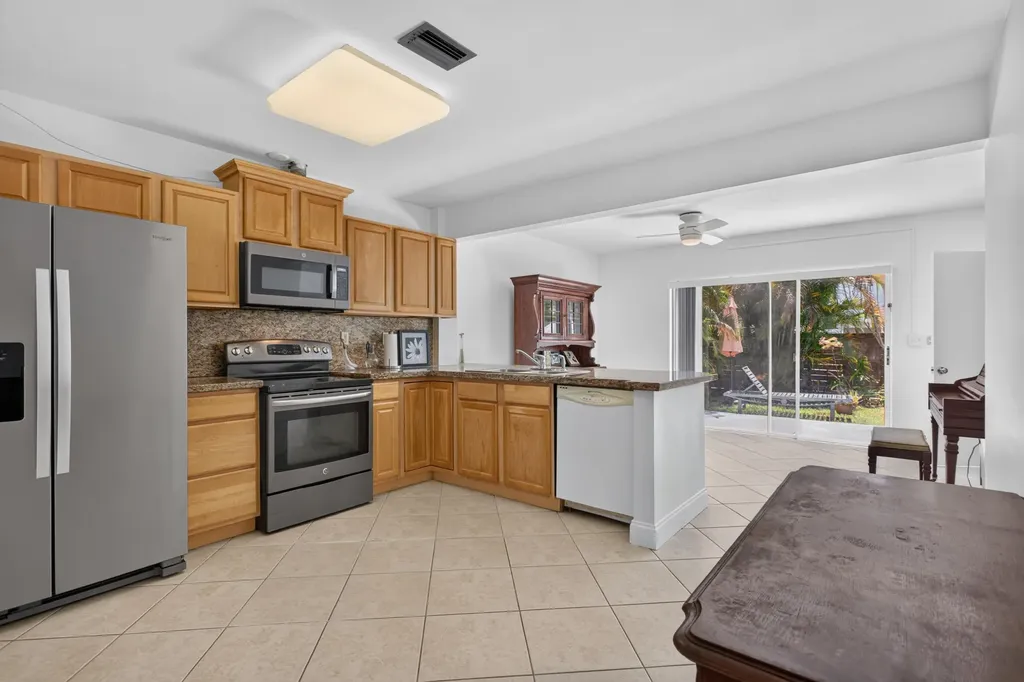 860-870 NE 23rd Avenue Pompano Beach FL 33062