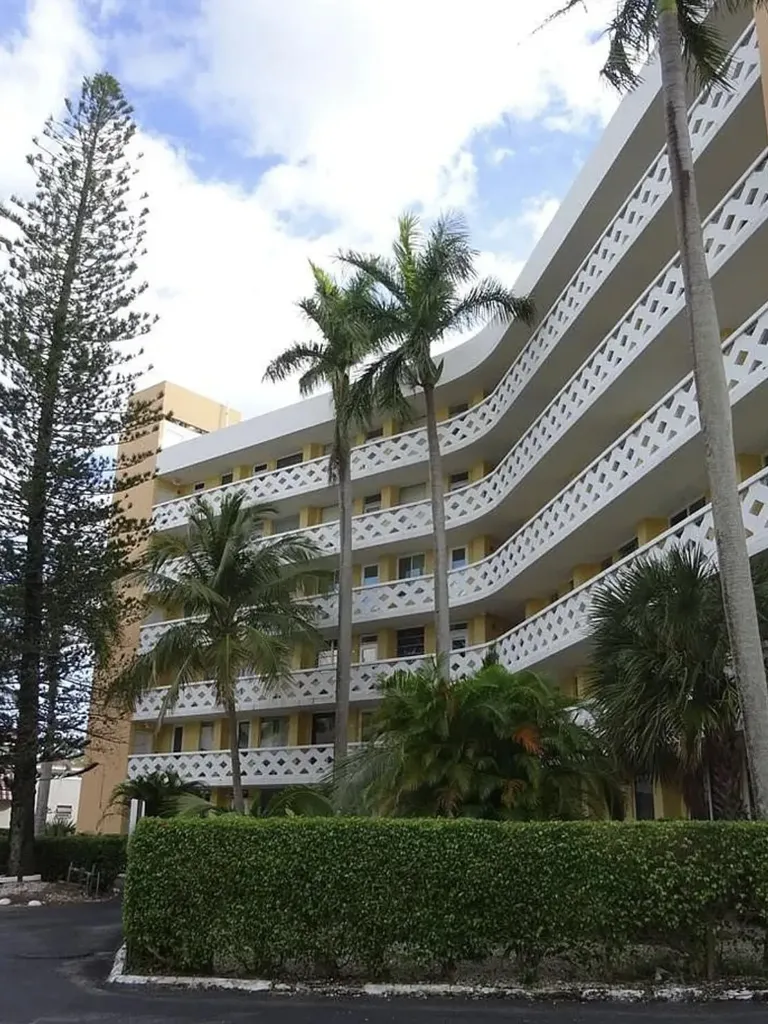 2400 NE 9th Street Fort Lauderdale FL 33304